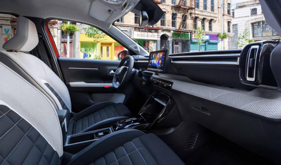 Tablero y pantalla del Citroën Aircross Max Híbrida